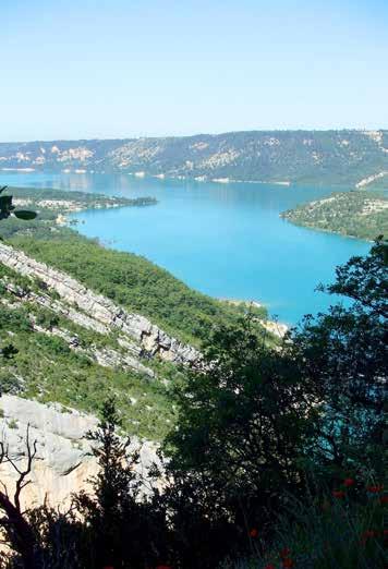 Francie - Provence - Antibes, Verdon, St. Tropez, Monaco, Cannes To nejlepší ze sladké Francie, levandulová pole, divoká příroda kaňonu Verdon, neopakovatelná atmosféra letovisek St.