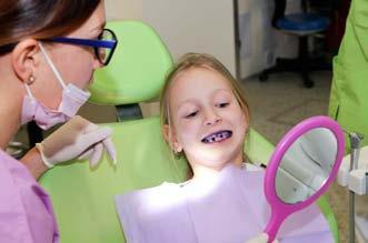 LKS 4/2018 reportáž 83 Soukromá vyšší odborná škola zdravotnická pro dentální hygienistky v Praze 2: Studenti dentální hygieny pod