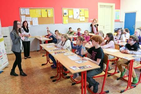 svačiny. Tato část výkladu byla velmi poučná, protože řada z nich z krabiček vylovila sušenky, oplatky a croissanty.