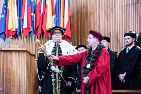80 události LKS 4/2018 INAUGURACE REKTORA UNIVERZITY KARLOVY PROFesora Tomáše ZIMY blahopřejeme Upřímné blahopřání ČSK patří dubnovým jubilantům z řad funkcionářů Komory: MUDr.