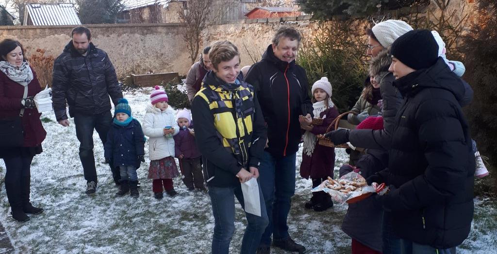Misijní perníčky I letos jsme se společně s ostatními maminkami a dětmi rozhodli v adventní době přispět