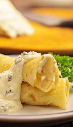 26 Krémové & modré spojenie palacinky so syrom gorgonzola pre GURMÁNOV 150 g pšeničnej múky 1 200 ml vody 7 g soli 300 g gorgonzoly alebo akéhokoľvek modrého syra 100 ml smotany na varenie 3 g