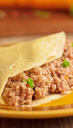 Ragú Calzone palacinky s mletým mäsom 31 150 g pšeničnej múky 1 3 g sušeného kôpru 200 ml zeleninového vývaru 7 g soli 300 g mletého mäsa 100 g červenej cibule 20 g masla 30 ml olivového oleja 3 g