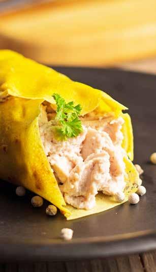 32 Slnečné kuracie rolky palacinky s domácou kuracou paštétou HLAVNÉ JEDLO KRÁSNE FAREBNÉ 150 g pšeničnej múky 1 2 g kurkumy 200 ml zeleninového vývaru 7 g soli 300 g kuracích stehien (bez kosti) 30
