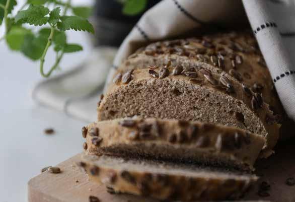 Chleby Chlieb s quinoa múkou Bezgluténová zmes (kukuričný škrob, ryžová múka, pšenová múka,