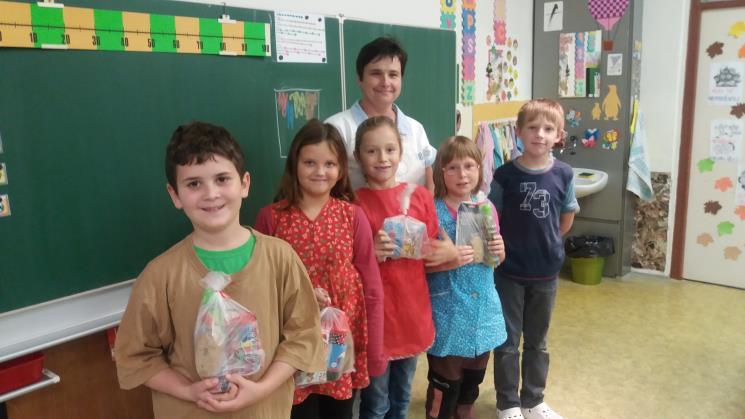 5 14 NEJLEPŠÍ RECEPT Ve třetí třídě jsme se rozhodli v hodině českého jazyka při popisu pracovního postupu zapojit nejen mozkové, ale i chuťové buňky.
