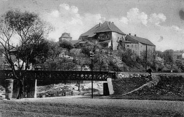 Ostravská radnice DUBEN 2010 13 Středověká sídla tvrze a hrady z archivu města Ačkoliv je Ostrava vnímána jako centrum velké průmyslové aglomerace, nacházelo se ve středověku na území města hned