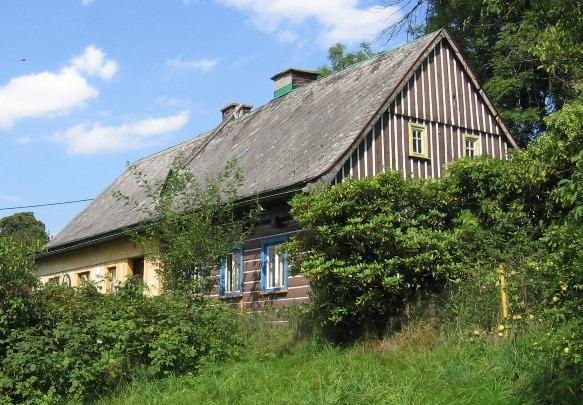 L, 4. Polopatrový poloroubený dům, dvouetážová