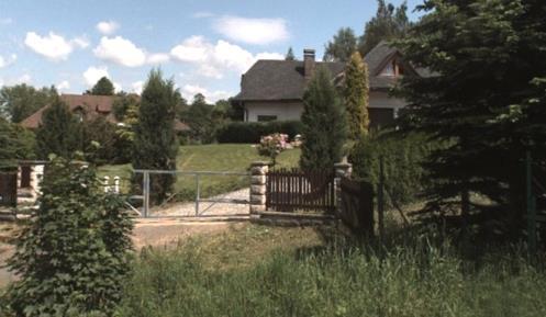 lodžie, plastová okna), nebo typu bungalow (nevhodná