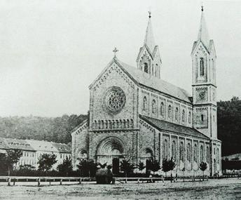 G Kostel sv. Cyrila Metoděje (^ 1868) Stavbu kostela v letech 1854 63 podle projektu vídeňského architekta Karla Rössnera provedl architekt Vojtěch Ignác Ullmann.