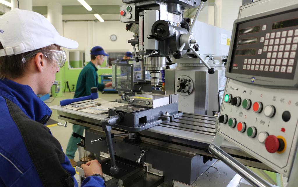 Moderní výuková zařízení a pomůcky ve vybavení školy Disponujeme mimořádně dobrým materiálně-technickým vybavením pro praktickou i teoretickou výuku.