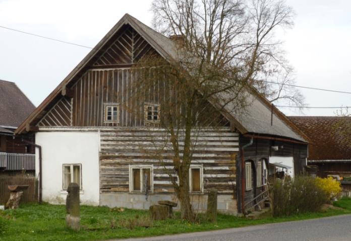 4. Poloroubený dům v
