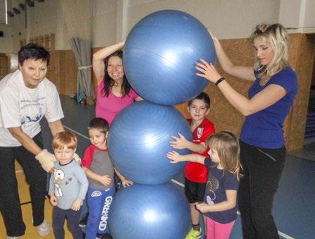 Královéhradecký kraj Sněhulák v tělocvičně? Text a foto: H. Procházková, instruktorka 1. třídy PDRD Ve sportovní hale ve Třebši SHT je s velkou dávkou fantazie možné téměř vše.