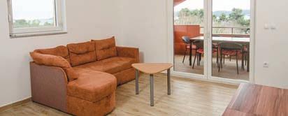 V ceně je povlečení, možnost dokoupit snídani. V areálu je restaurace, café bar s letní terasou, obchod a možnost používání grilu.