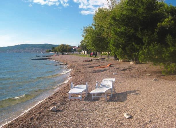 16 CHORVATSKO Vodice NOVINKA 6 % do 31.1. 3 % 4 % 2 % Poloha: oblíbená vila 200 m od pláže v části Srima, centrum Vodice 1,5 km, se zahradou Vybavení: klimatizace a wifi v