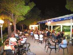 borovicovém lesoparku, restaurace, recepce, bar, k dispozici tenis, plážový volejbal, animace pro děti, animace pro dospělé, hřiště pro míčové hry Ubytování: 2