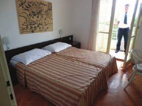 služby delegáta cena nezahrnuje: dopravu: + 2450 Kč, doplatek na all inclusive light: + 2500 Kč (platí i dítě 2-12 let) Makarská hotel Riviera Poloha: příjemný hotel