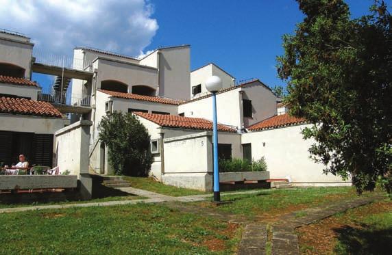 apartmánů ve 32 atypických vilkách postavených do polokruhu, APT A pro 2 (max.