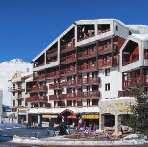Tignes Residence Borsat IV. 1 170 km 300 km 78 20 km vleků a lanovek běžeckých tratí Tignes je středisko skládající se ze tří částí Lavachet, Le Lac a Val Claret. Leží ve výšce 2100 m n.m. a většina ubytování je umístěna hned u nástupů na lanovky.