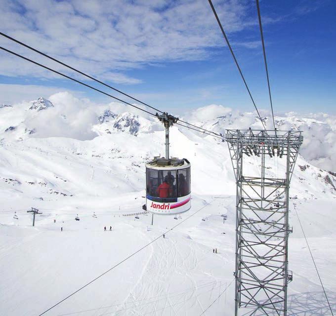 Francie USA Rakousko Itálie Popis oblasti Kabinová lanovka pod ledovec Les 2 Alpes je jedna z nejoblíbenějších francouzských lyžařských oblastí.