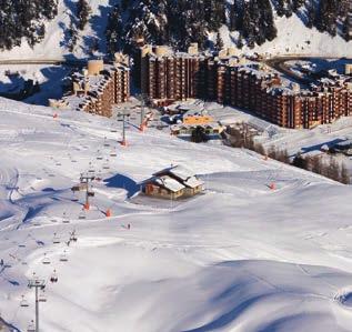 Ubytování v Plagne Bellecôte nabízí krásné, velké apartmány a v ceně je i venkovní vyhřívaný bazén.