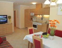 Apartmány Mauterndorf Popis pokojů: Pokoj 2/3: pokoj s manželskou postelí a 1 lůžkem nebo 3 oddělenými lůžky, sociální zařízení Studio 2: obývací