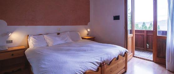 Relaxovat je možné v sauně. K dispozici je též kulečník. Hotel nabízí i možnost bezbariérových pokojů. Vyhrazené parkoviště je přímo v areálu hotelu.