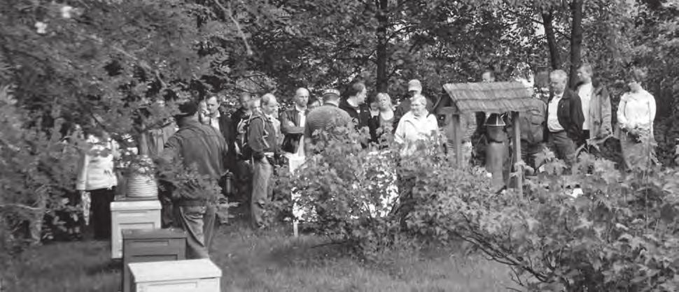Skupina včelařů z Čech. již oplodněné, pak oplodnění je prováděné na vlastním trubčím stanovišti v Krkonoších.