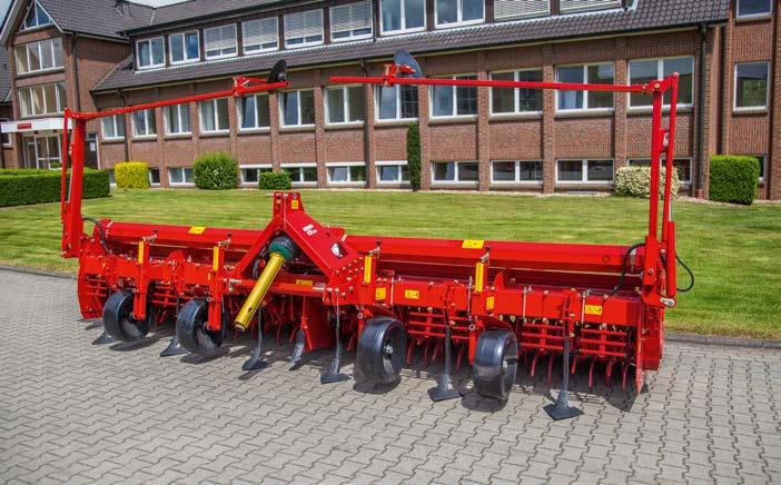 S hydraulicky sklopným nosným rámem (na přání) je možná jednoduchá a rychlá změna na plošné zpracování.