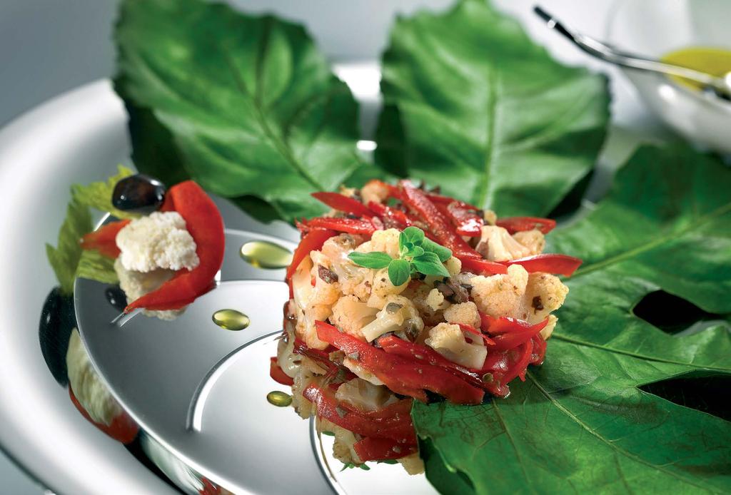 SALÁT NIÇOISE 3 CIZRNOVÝ KRÉM S KREVETÍMI OCÁSKY 5 SALÁT OLIVIER 7 SALÁT S KŘEPELČÍMI VEJCI A DRESINKEM S BALZAMIKOVÝM OCTEM 9 SALTIMBOCCA 11 KŘUPAVÉ KUŘECÍ KULIČKY 13 SLADKOKYSELÉ ČERVENÉ ZELÍ 15