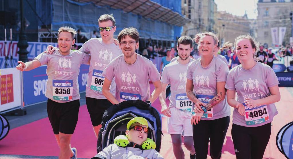 Dvacet vozíků s více než stovkou běžců závodilo na pražském půlmaratonu Monika Arenbergerová, Jolana Boháčková Přes 11 tisíc lidí se sešlo v sobotu 8.