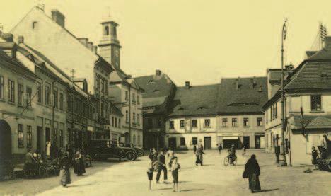První písemná zmínka o něm je z roku 1352 v poperském deníku Registra decimarum papalium 77. Na město byl povýšen roku 1391 a patřil k panství milštejnskému později zákupskému.