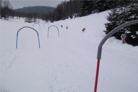 Typ jízdenky Cena v Kč děti Cena v Kč dospělí Celodenní jízdenka 9 16:00 200,- / os. 250,-/ os. Půldenní jízdenka 9 12:00, 12 16:00 150,- / os. 180,-/ os.