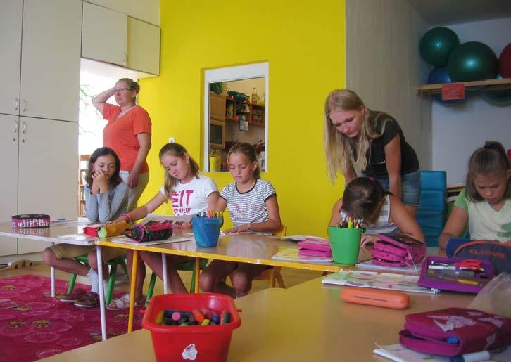 ORGANIZACE / ŘÍJEN 2017 ROSA RODINNÉ CENTRUM PŘÍMĚSTSKÝ TÁBOR S ANGLIČTINOU 2017 Ve dnech 14. 8. 18. 8. 2017 se v prostorách Rodinného centra ROSA konal již 3.
