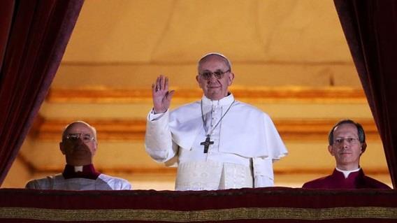 Stejný den, tedy 13. března proběhla v Římě po odstoupení papeže Benedikta XVI volba nového papeže, který přijal jméno František I. 16.