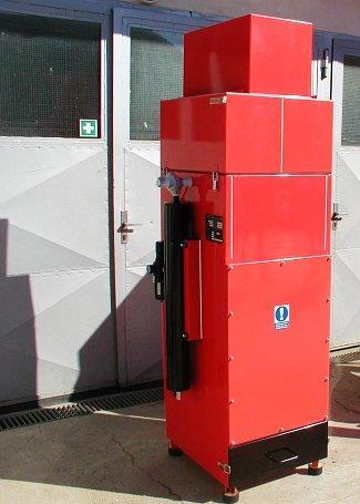 h -1 cca 600 Instalovaný výkon elektromotoru kw 0,55 Systém čištění filtračních patron automatické čištění pomocí zpětných pulsů Počet filtračních patron (primární