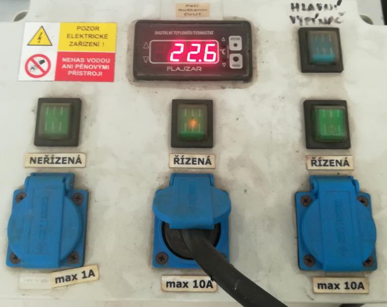 5.4.2 Zkušební podmínky Korozní zkouška v kondenzační komoře probíhala při teplotě vodní lázně 22 C ± 2 C, která se nastavila na řídícím