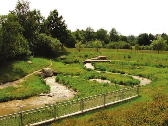 Řada toků byla v minulosti napřímena a voda tak z území rychle odtéká a nemůže se přirozeně rozlévat do okolí. Zahloubením toků došlo ke snížení hladiny podzemní vody.