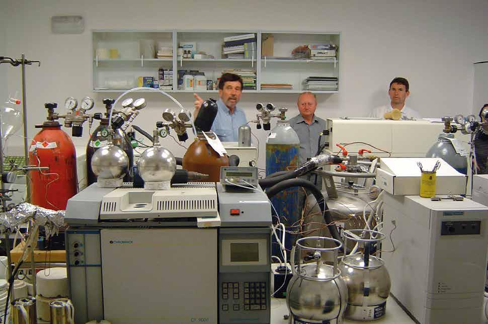 Obr. 9.2 Nově zrekonstruované laboratoře v roce 2004.