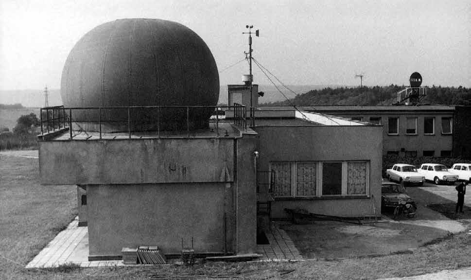 1. Observatoř Libuš Vznik Observatoře Praha-Libuš podnítila potřeba nalézt nové umístění aerologické stanice.