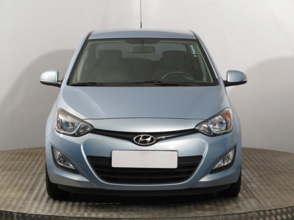 Auto ojeté: Hyundai i20 2013 1.2 16V, nové v ČR, 1. majitel, servisní knížka, klimatizace, El.
