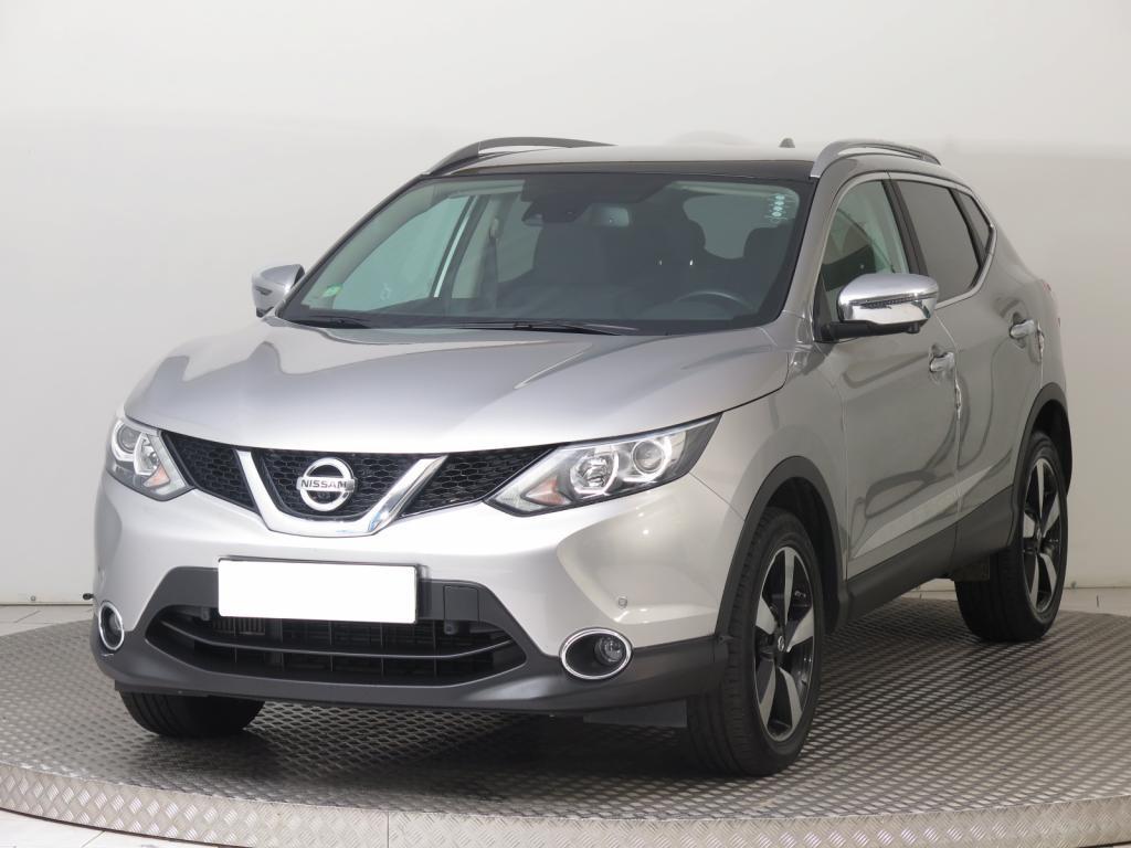 Auto ojeté: Nissan Qashqai 2015 1.