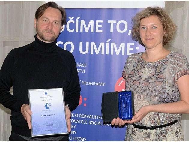 Výsledky Poradenského a vzdělávacího centra za rok 2015: realizovali jsme 159 vzdělávacích programů, kde jsme účastníkům vystavili 1728 osvědčení poskytli jsme supervizní a poradenské služby