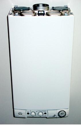 1.7 ČELNÍ KRYT KOTLE DEMONTÁŽ ČELNÍHO KRYTU