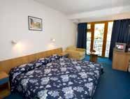 Hotel disponuje vstupní halou s recepcí, trezor na recepci za poplatek, lobby barem, minimarketem, restaurací, dětské hřiště, dětský koutek, stolní tenis, šipky,