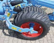 Pracovní hloubka pluhu se nastavuje vpředu hydraulicky pomocí tříbodového závěsu a vzadu hydraulicky pomocí přestavitelného opěrného kola.