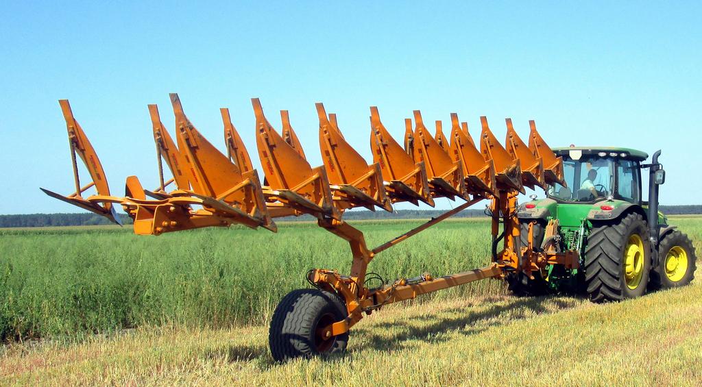 MECHANICKÉ NASTAVENÍ PRACOVNÍ ŠÍŘKY Pluh Dragon S je vybaven systémem mechanického nastavení