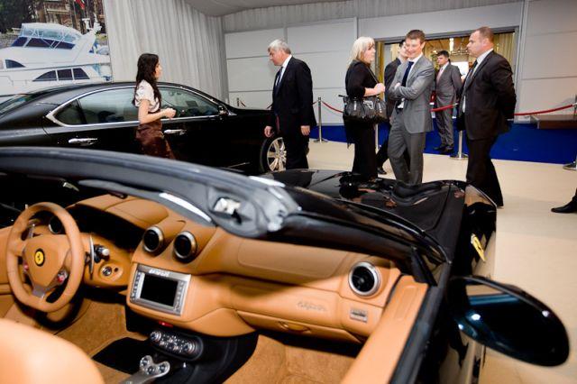 stavné expozície, v ktor ch ich najviac zaujímali najnov ie modely automobilov.