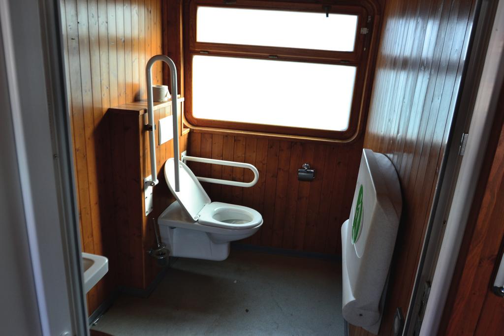 WC ČÁSTEČNĚ PŘÍSTUPNÁ TOALETA WC II. Nachází se v dámských toaletách (případně pánských) nebo je umístěna samostatně. Vstupní dveře kabiny i všechny přístupy k ní jsou široké minimálně 70 cm.