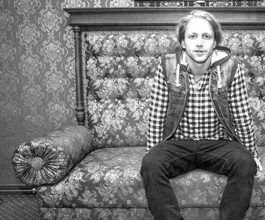 KULTURA NA SLOVÁCKU 13 Velký návrat Tomáše Kluse S DOBRÝM DNEM se dostanete na koncert do Hluku zdarma! HLUK Písničkář, textař a skladatel Tomáš Klus se vrátil na pódia ve velkém stylu.